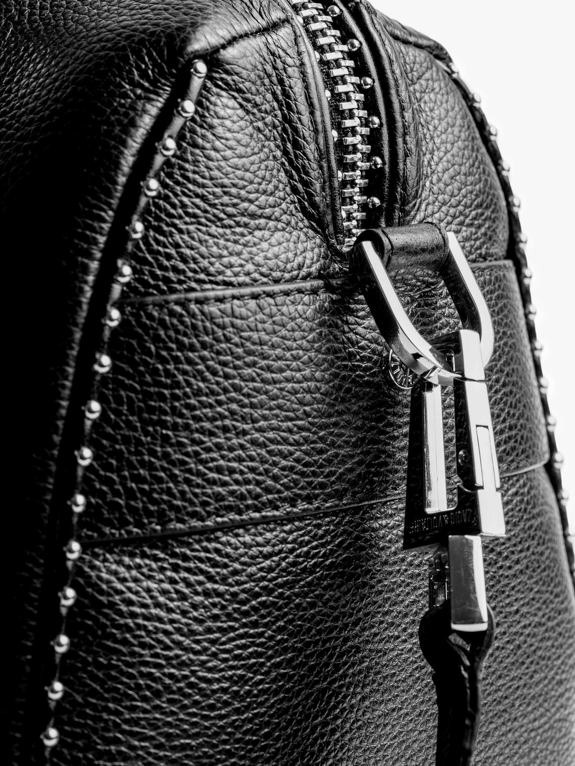 Sunny Medium Studs Bag - Iconic Sunny Medium bag in grained leather adorned with silver studs.